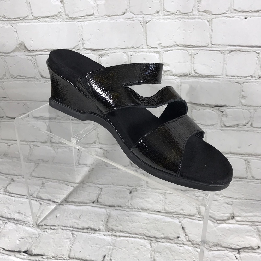 Mephisto wedged patent leather strappy sandals